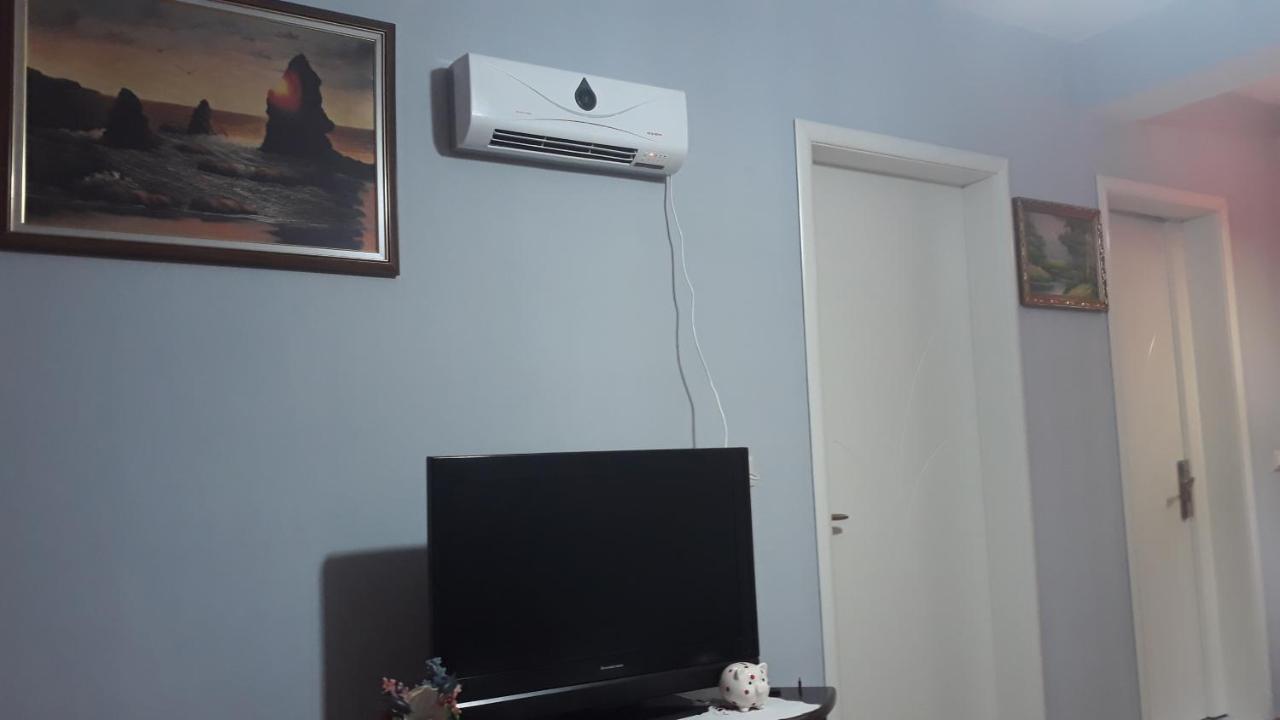 Odise'S Suite Korce Bagian luar foto