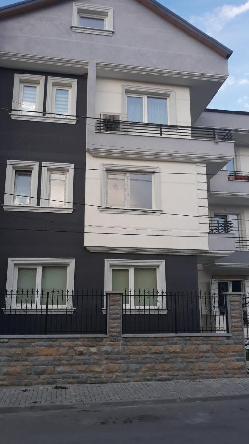 Odise'S Suite Korce Bagian luar foto