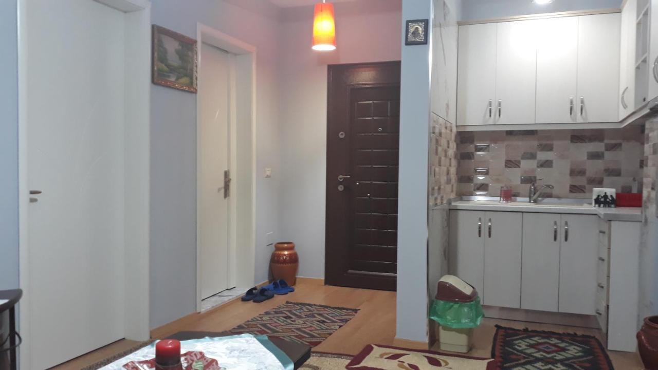 Odise'S Suite Korce Bagian luar foto