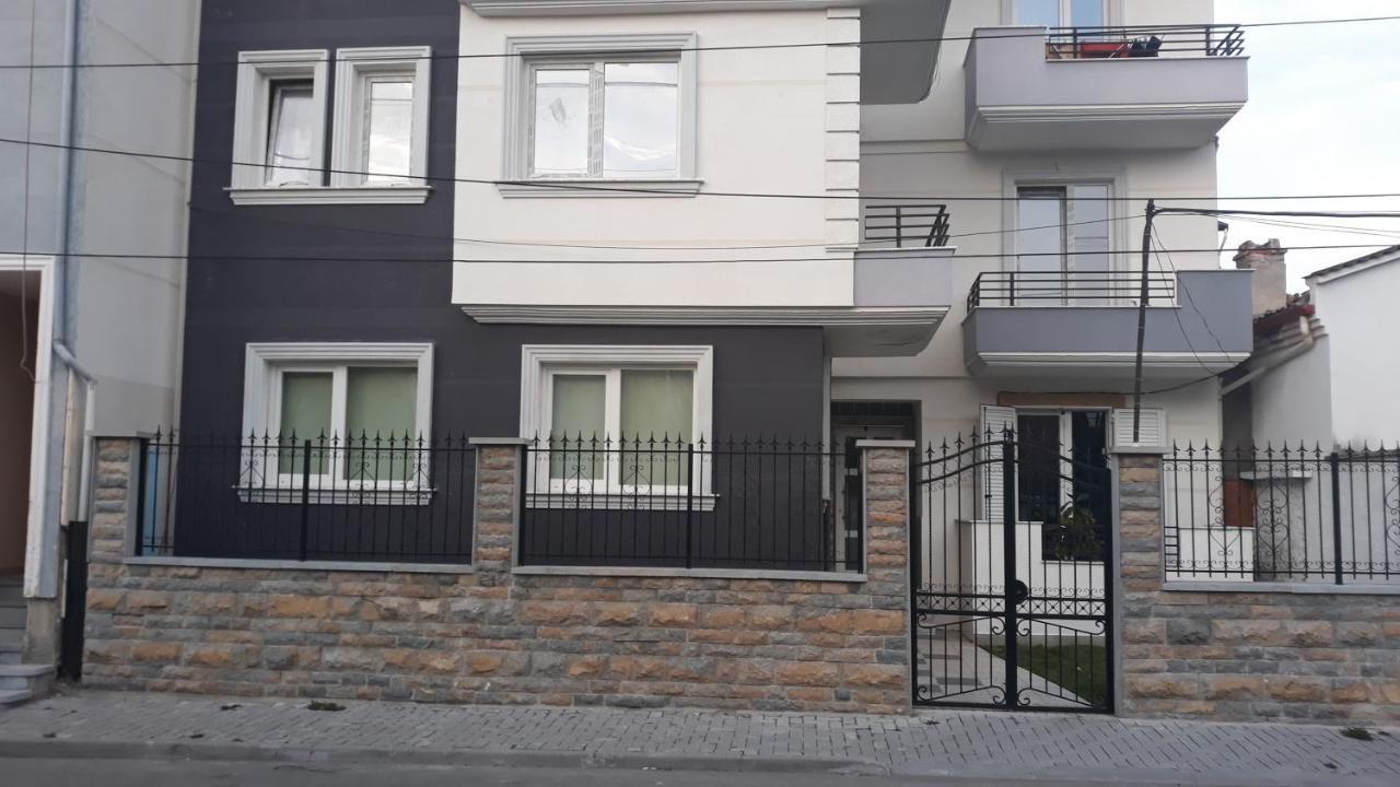 Odise'S Suite Korce Bagian luar foto
